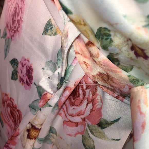 Soho Apparel Silky Floral on Cream Ground Kimono Robe with Self Belt Size 1XL - Picture 6 of 10